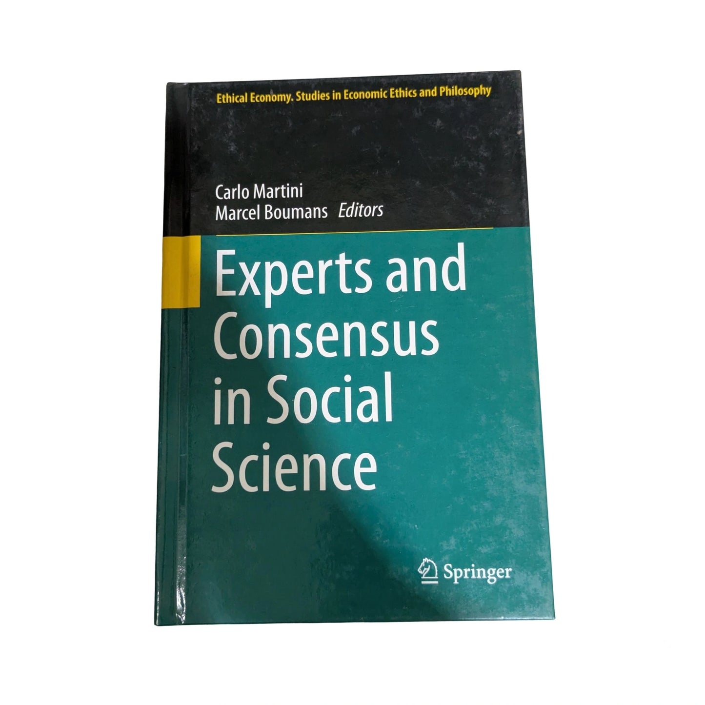 Experts and Consensus in Social Science